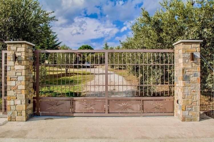Apartment Viewing Garden Volos Bagian luar foto